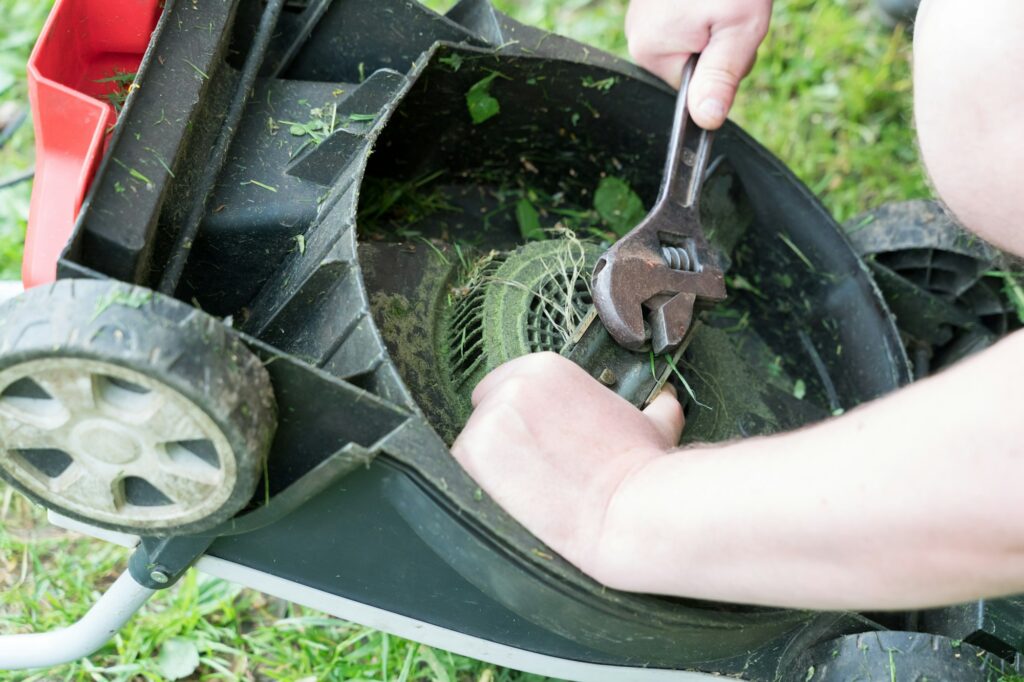 lawn mower blade maintenance